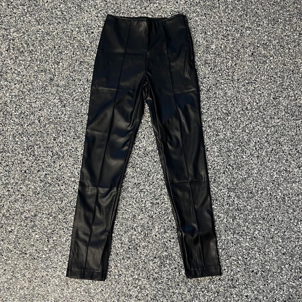 FAUX LEATHER PANTS🖤